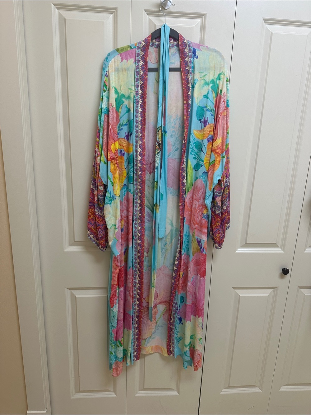 Aratta Silent Journey floral kimono